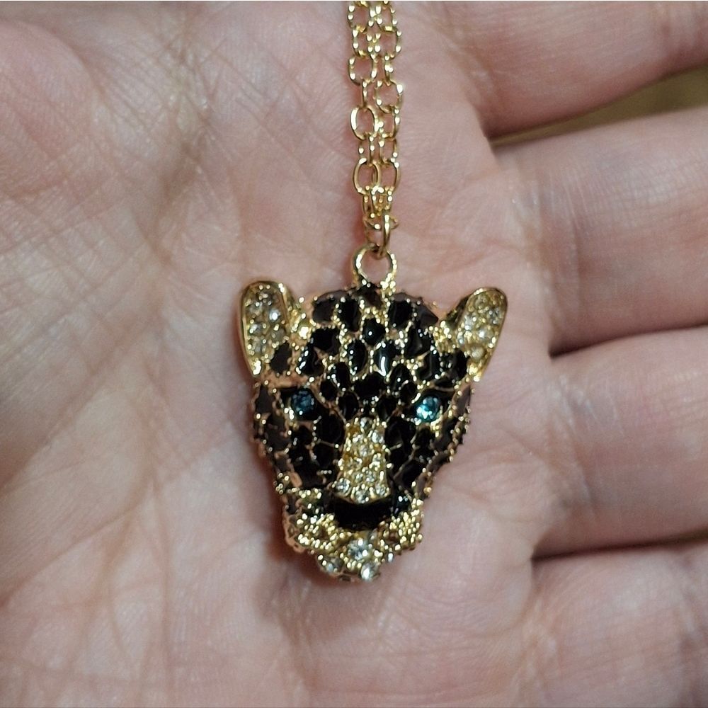 Gold Leopard Head Rhinestone Necklace - Picture 7 of 8